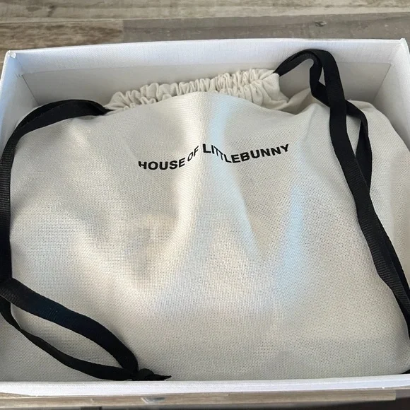 Elegant Brown Crossbody Bag with Gold Accent - Picture 9 of 12